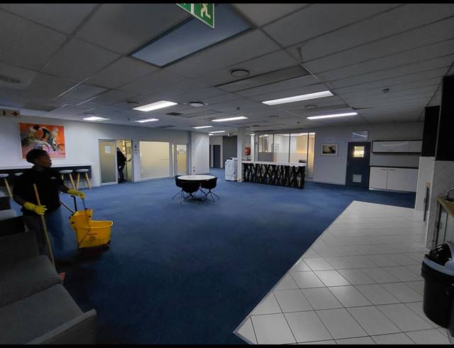 5,136M² OFFICE FOR SALE IN HALFWAY HOUSE